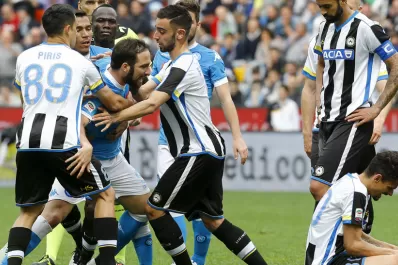 Higuaín anotó su gol N° 30 pero Nápoli perdió
