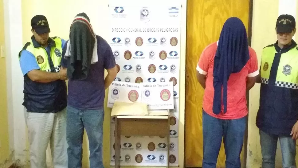 ESTUPEFACIENTES. El Zurdo y Huguillo detenidos por venta ilegal de drogas. FOTO ENVIADA POR LA DI.GE.DROP.