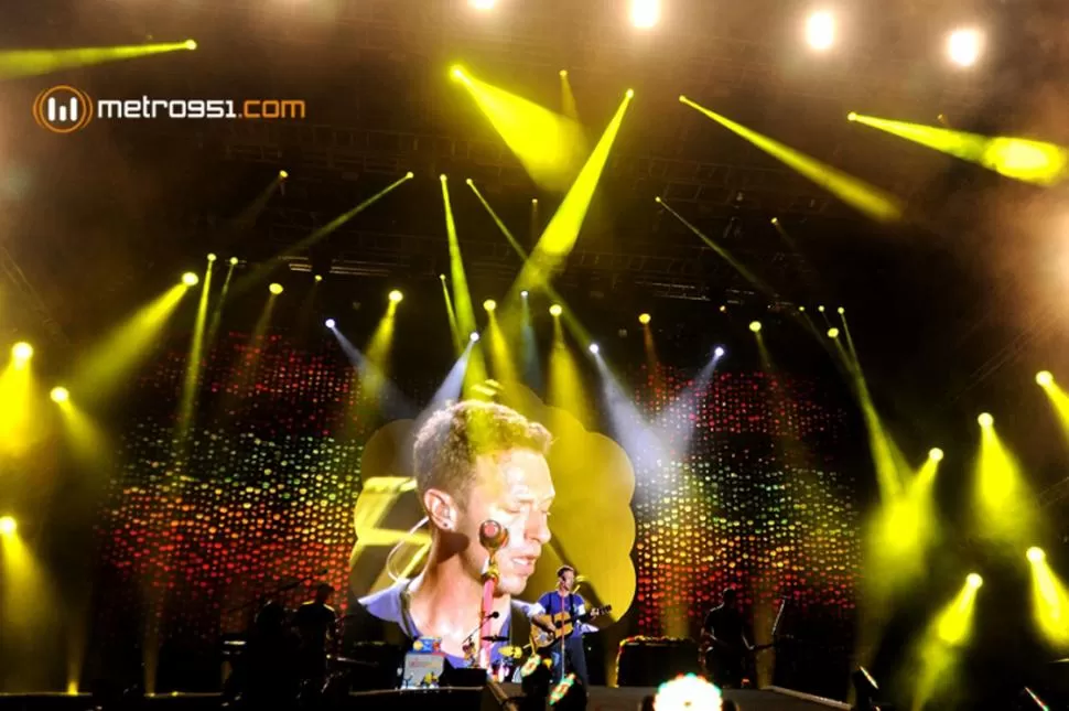 SUPERSHOW. Chris Martin y los suyos pusieron toda la energía para que los fans argentinos dieran un marco ideal para su lanzamiento global. 