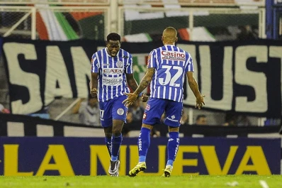Goleó y llegó a la cima