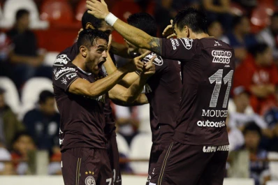 Lanús goleó a Unión y se afianza en la cima de la zona 2