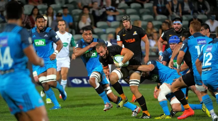 SIEMPRE VA AL FRENTE. El rosarino es una de las principales armas en ataque, y un incansable tackleador en defensa. prensa jaguares