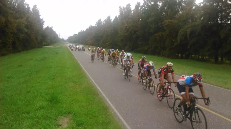 A PASO FIRME. Los ciclistas mostraron un muy buen nivel en la ruta 305. Gentileza Asociación Ciclista Tucumana 