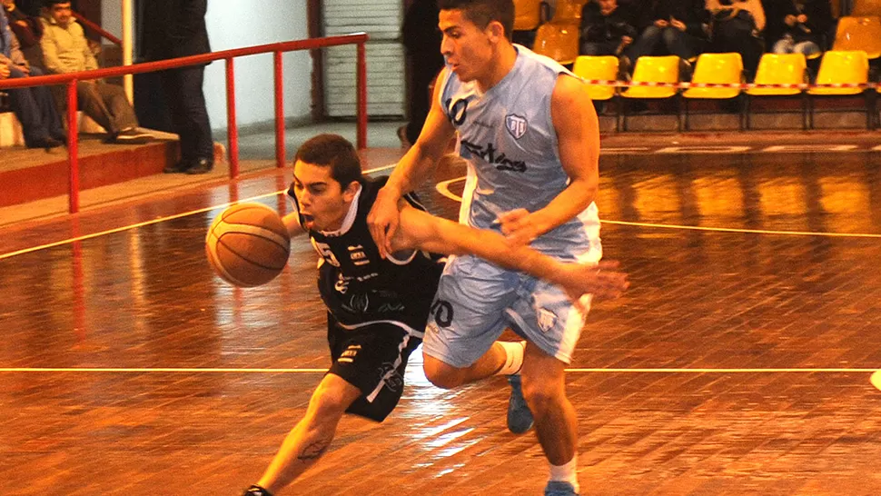ANTES RIVALES, AHORA COMPAÑEROS. Santiago Décima y Juan Torres defenderán los colores de la Cebra.
FOTO DE ARCHIVO