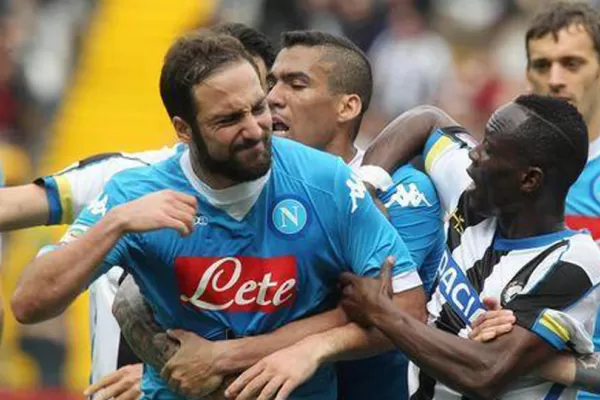 Cuatro fechas de suspensión y una multa de 20.000 euros, la dura sanción a Higuaín