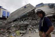 Sube a 350 la cifra de muertos por terremoto en Ecuador