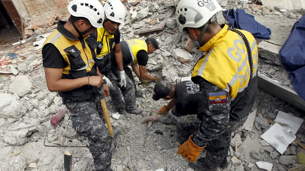 TERREMOTO. El sábado, Ecuador sufrió un devastador movimiento telúrico. REUTERS 