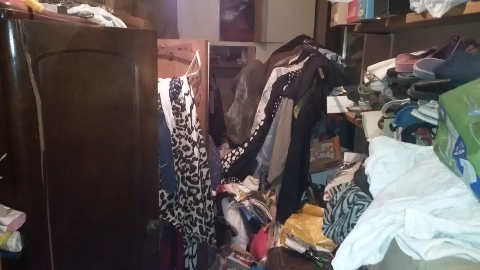 TODO REVUELTO. Así quedó la casa de la familia luego del golpe comando. FOTO ENVIADA POR UN LECTOR
