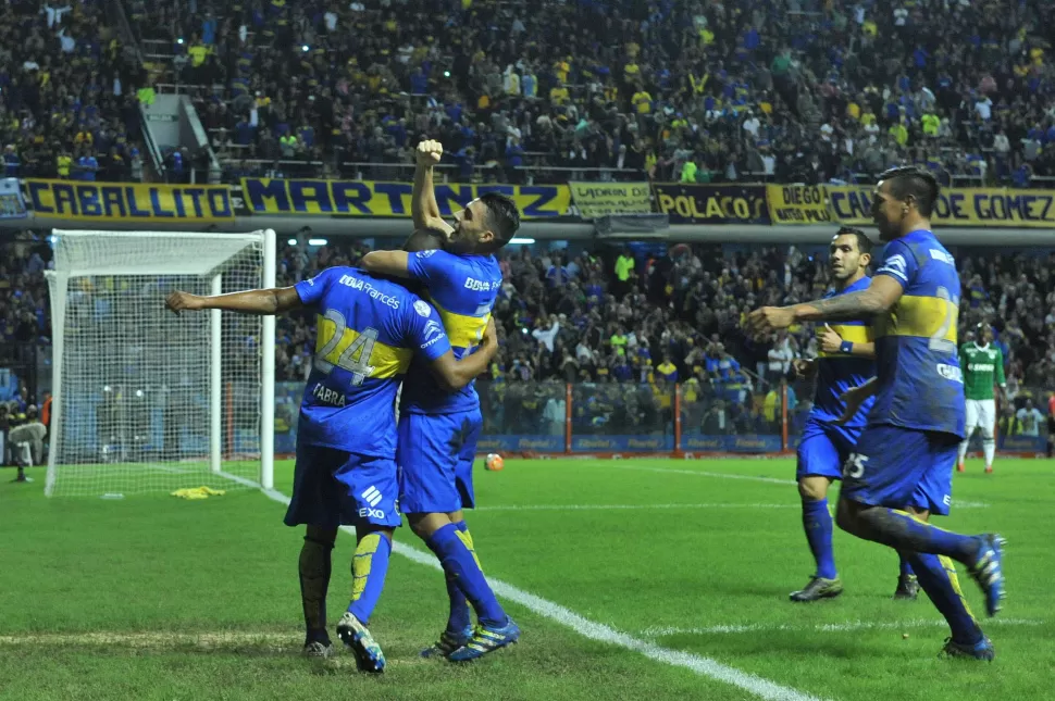 FABRA LO HIZO. El colombiano se mandó al ataque y realizó una gran jugada para anotar el primer gol boquense.
FOTO DE TELAM