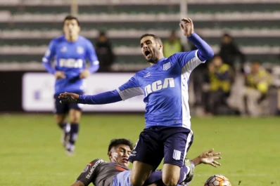 Racing empató en Bolivia y se metió en octavos