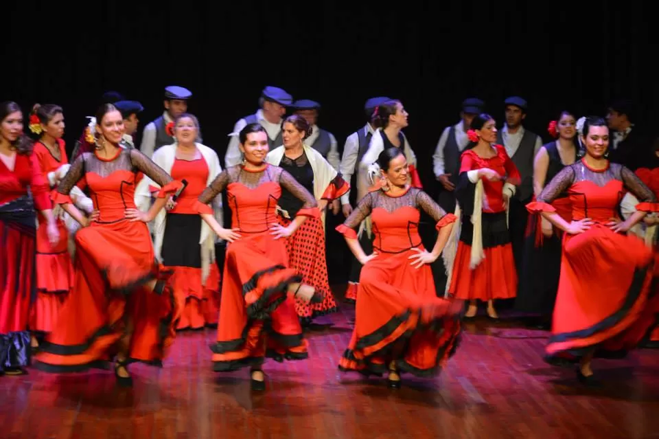 RITMO Y COLOR. La Casa de la Zarzuela presenta su “Perfume de España”. Gentileza Ana María Ternavasio..