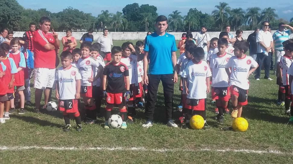 INAUGURACIÓN. En Bella Vista se puso en marcha el torneo del Bicentenario.  foto de Néstor Acosta