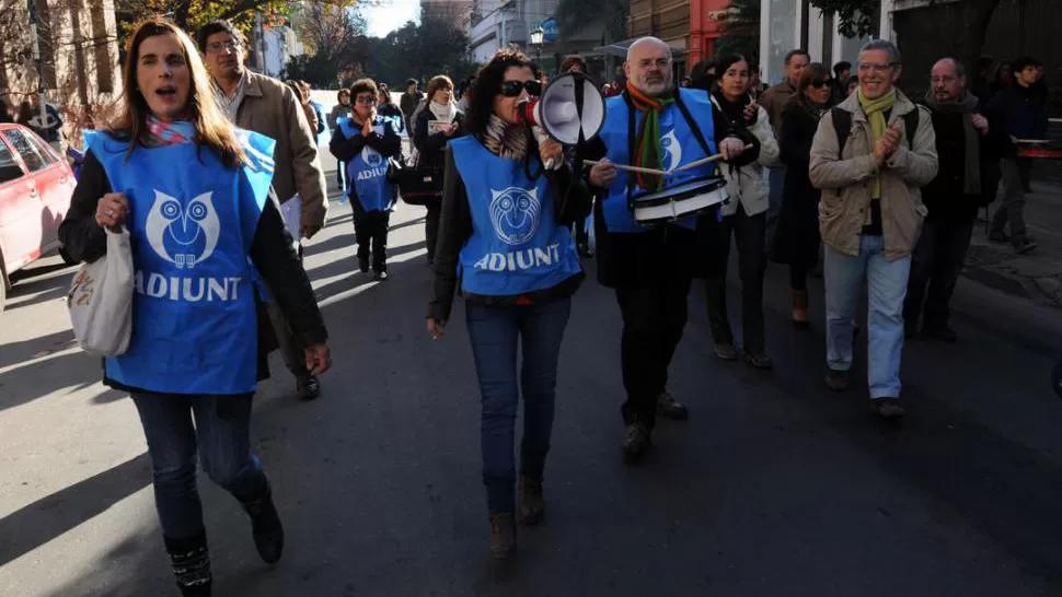 MALESTAR. Adiunt indicó que el Gobierno ofreció una suba del 15% con el sueldo de mayo y una reapertura de negociaciones salariales en octubre. FOTO ARCHIVO