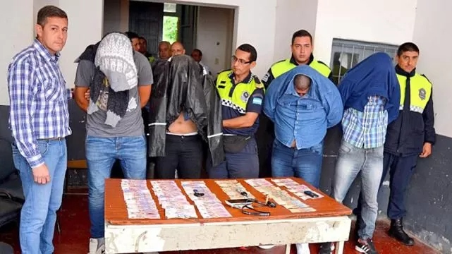 QUEDARON LIBRES. Los cuatro hombres fueron puestos en libertad pese a que la fiscala solicitó que se le dicte la detención para seguir investigando. foto de comunicación pública