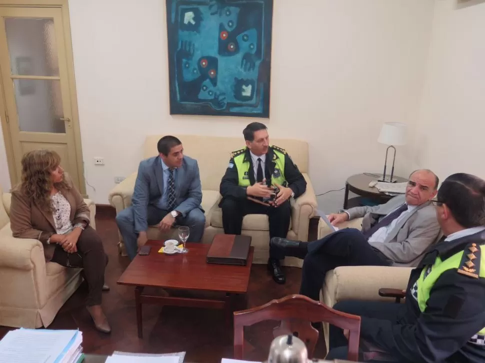 REUNIÓN. La cúpula de la Policía, el secretario de Seguridad y los fiscales. foto de comunicación pública