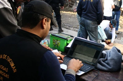 Fueron por una moto robada y hallaron drogas