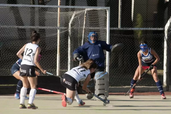 Universitario recibe al líder buscando cambiar de aire