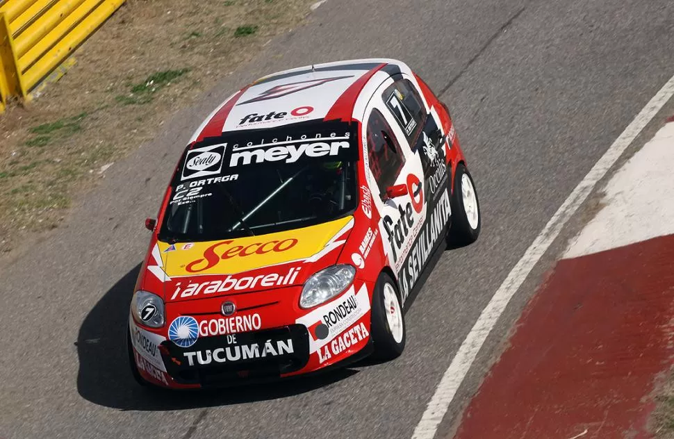 CON AUTORIDAD. Pablo Ortega le sacó ayer el máximo rendimiento al Fiat Palio. BH Fotos