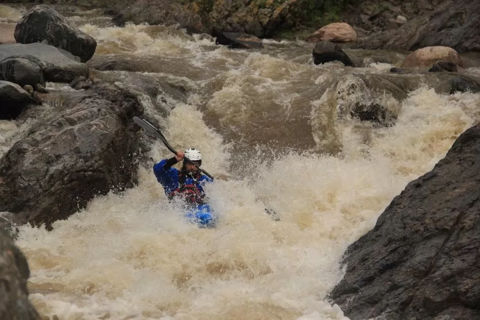 EN EL SUR. Fabián Bonanno, kayakista tucumano que vive en Hungría, diseñó un nuevo recorrido para los amantes de la práctica de kayak. foto gentileza de fabián bonanno