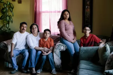 Inmigrantes le rezan a la Corte Suprema de EE.UU