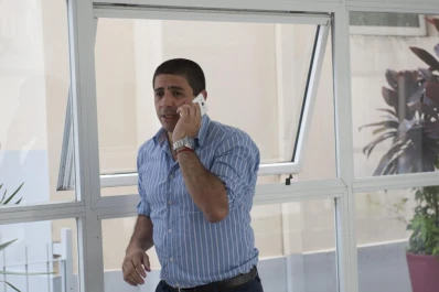 Los comisarios deberán tener un título universitario para ascender