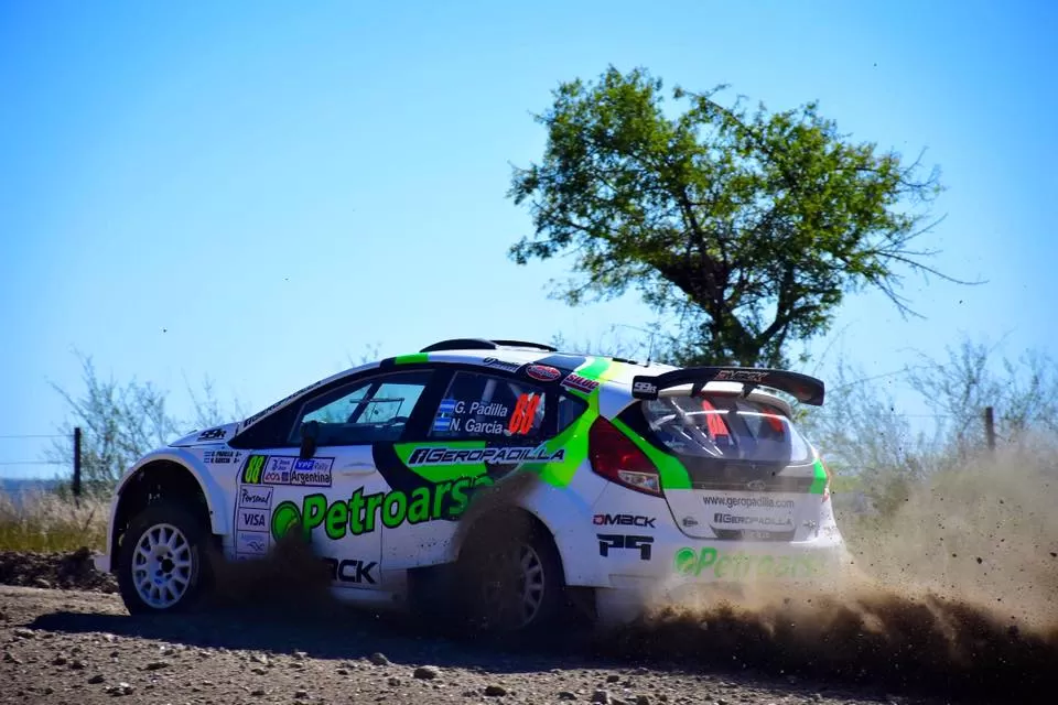 RENDIDOR. El Ford Fiesta turbo de Gerónimo Padilla se está comportando de manera casi perfecta en los caminos cordobeses. Más allá de pinchaduras de neumáticos y otros problemas menores, se mostró firme. FOTO DE MARCELINO MERCADO / DIARIO DE RALLY 
