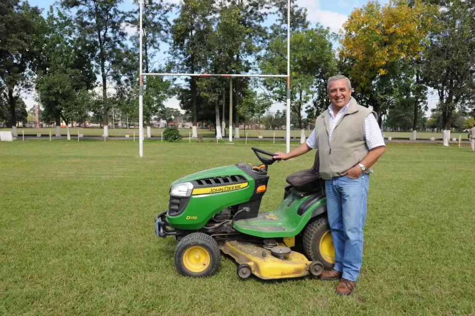 ORGULLOSO. Jorge Juárez Chico contó los secretos que mantienen siempre verde el campo de juego de Lince. Un terreno que sólo recibe elogios. la  gaceta / foto de Analía Jaramillo
