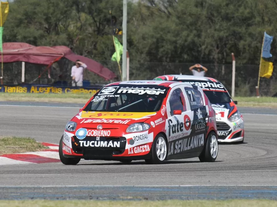 A PLENO. El Fiat Palio le permitió a “Pabloso” ganar de punta a punta la serie 1. FOTO DE APAT.ORG.AR 