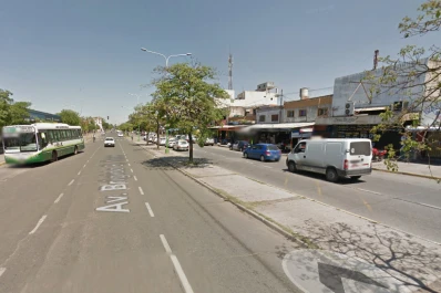 Una joven drogada causó pánico en un bar