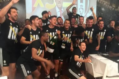 Sin entrar a la cancha, Juventus ganó su quinto Scudetto seguido