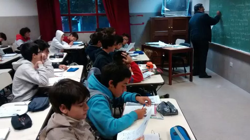 INSTITUTO TÉCNICO. Algunos docentes dictan clases. LA GACETA / FOTO DE INÉS QUINTEROS ORIO