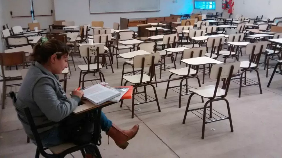 AULAS VACÍAS. Los docentes universitaron llevan adelante una medida de fuerza nacional de una semana. LA GACETA / FOTO DE INÉS QUINTEROS ORIO