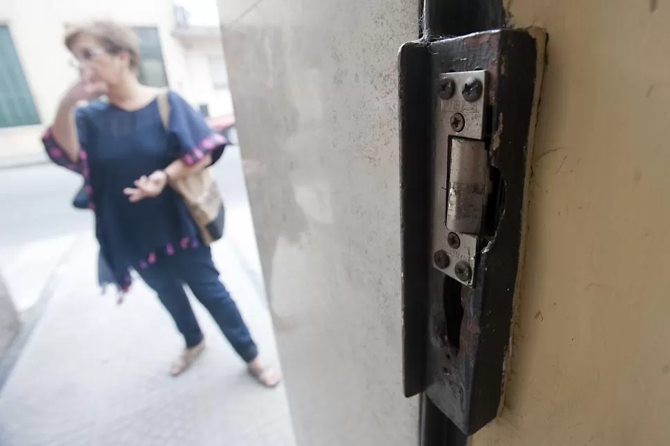 BARRETEADA. Los ladrones ingresaron tras forzar, al menos, tres puertas. la gaceta / foto de diego aráoz