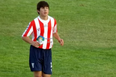 Récord nacional: debutó en un partido oficial con apenas 13 años