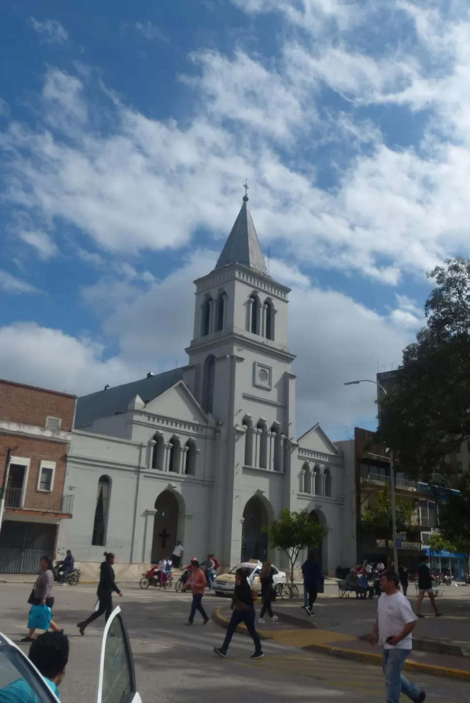 LA CATEDRAL. Necesitan permiso de monseñor Rossi para iluminarla. LA GACETA / FOTOS DE OSVALDO RIPOLL.