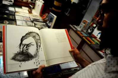 En la Feria crece el nicho de los “libros objeto”, esos que uno quiere atesorar