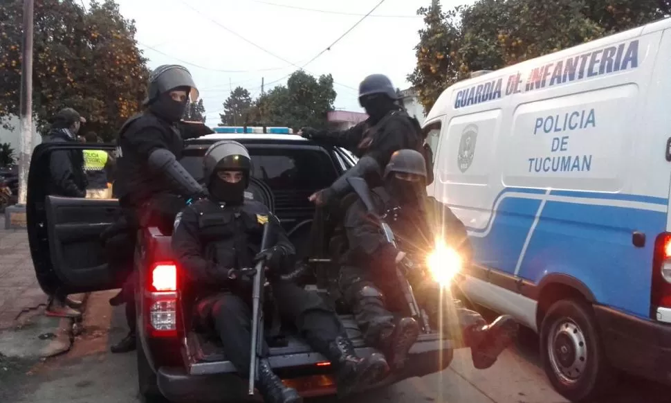 GRAN DESPLIEGUE. Policías de distintas áreas participaron del operativo. policía de tucumán