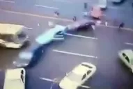 Video: un ómnibus embistió contra un piquete a favor de Dilma