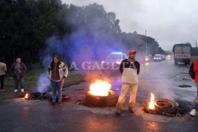 Vecinos cortan la ruta de acceso a El Cadillal