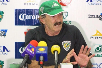 La Volpe, el DT que propone jugar con 10 para que el fútbol vuelva a ser un espectáculo