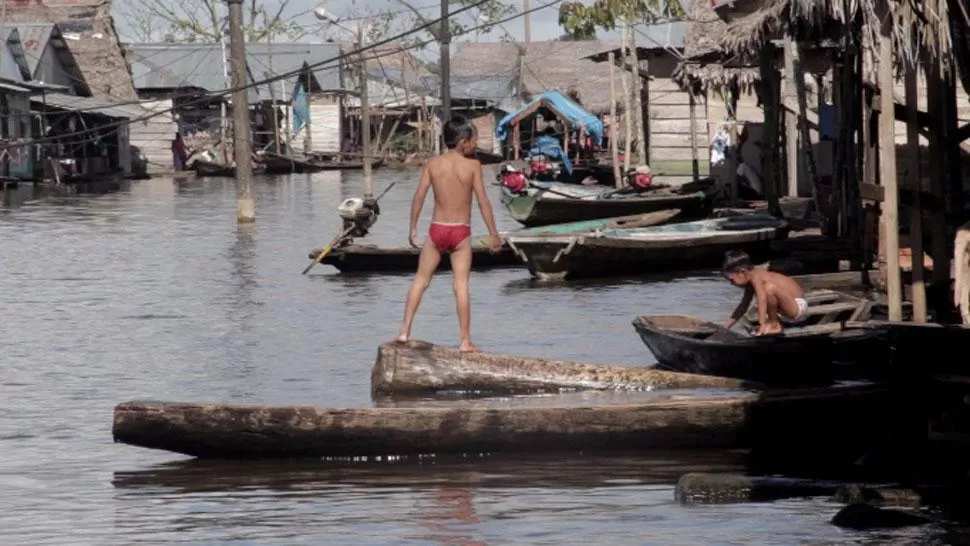 CASAS EN EL RÍO. El documental muestra la vida en la marginación. Gentileza Alvaro Simón Padrós.