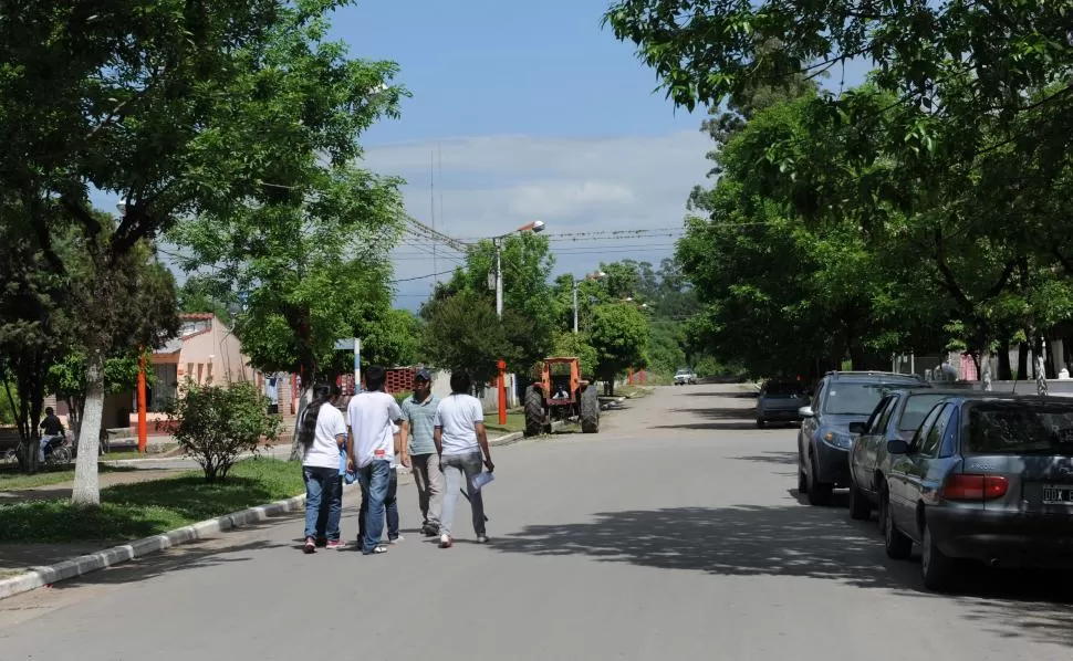 PUEBLO FUNDADO DURANTE LA DICTADURA. Aspecto actual de la comuna de Capitán Cáceres, erigida sobre tierras confiscadas a la familia Ariza. la gaceta / foto de osvaldo ripoll