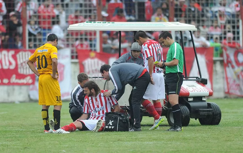 RECUPERACIÓN. Esteban Goicoche salió lesionado contra San Jorge, pero es posible que juegue el sábado.
FOTO DE ARCHIVO