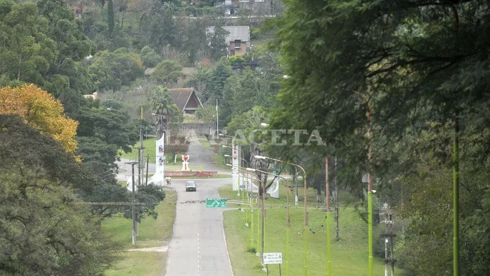 ACCESO A LA COMUNA DE EL CADILLAL. LA GACETA / FOTO DE INÉS QUINTEROS ORIO 