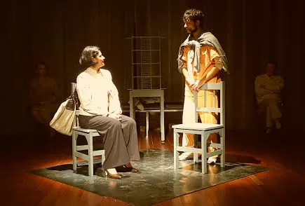 CONFRONTADOS. Huerto Rojas Paz es Yael y Mario Ramírez, Hassán, en la obra que escribió Mario Diament. Prensa “Tierra del fuego”.