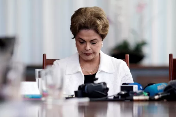 Rousseff criticó la falta de mujeres y negros en el nuevo gabinete