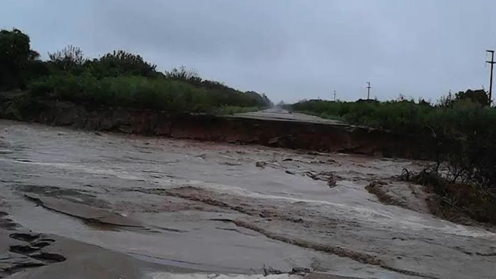 LA ROTURA DE LA RUTA 334. FOTO ENVIADA AL WHATSAPP DE LA GACETA  