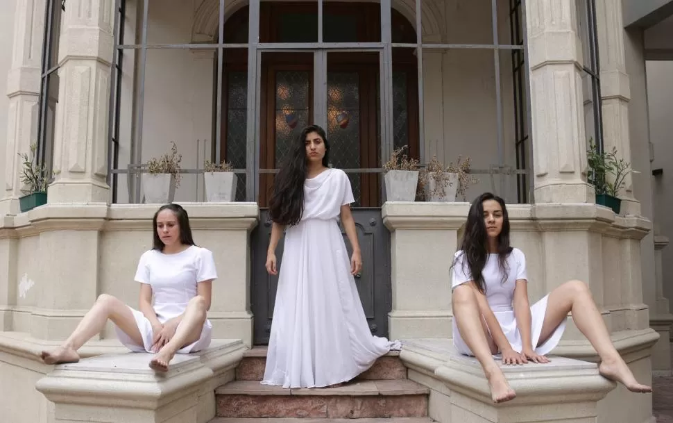 PROBLEMÁTICA VIGENTE. Tres actrices abordan una maternidad en crisis. Foto de Gabriel Lemme.