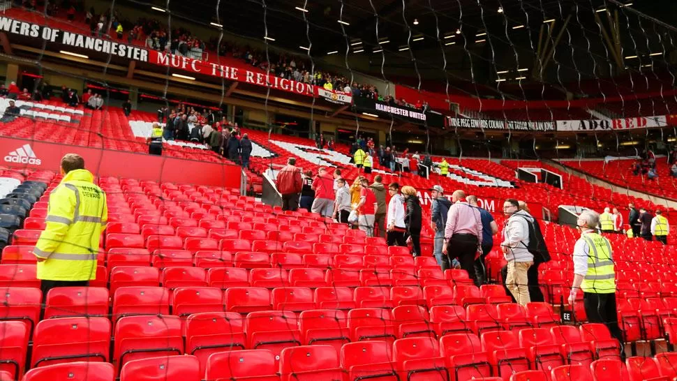 Evacuaron Old Trafford por una amenaza de bomba