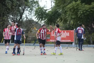 Leandro Micieli, de San Martín, festejó con su padre uno de sus goles